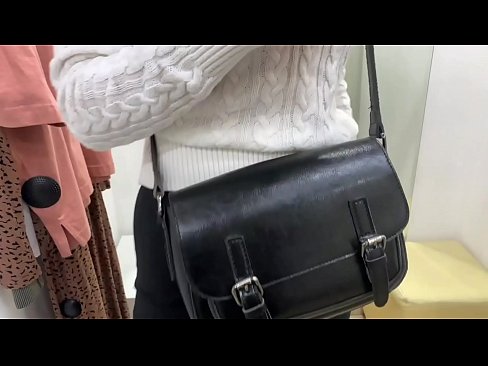 ❤️ Melancap awam perempuan jalang FeralBerry dengan dildo di dalam bilik pemasangan Lucah pada ms.mrvideospornogratis.ru